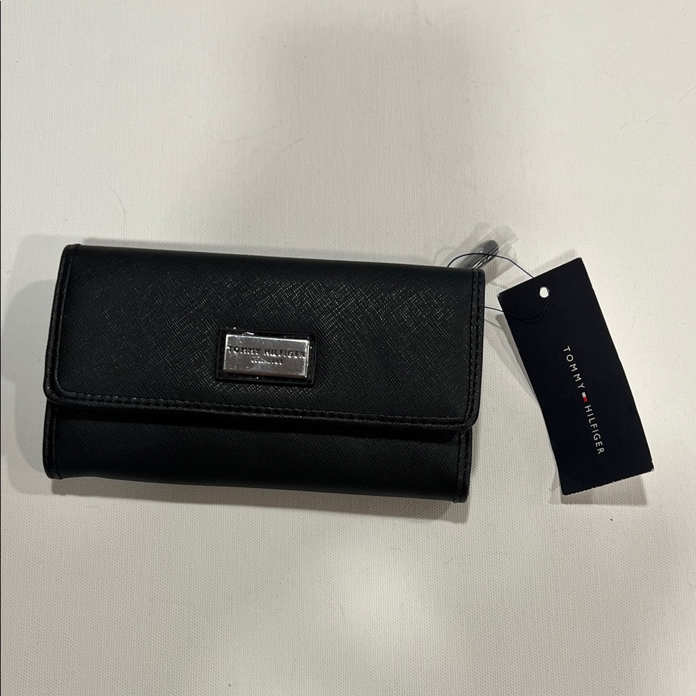 Tommy Hilfiger Women's Multifunction Polyurethane Wallet with Card Slots